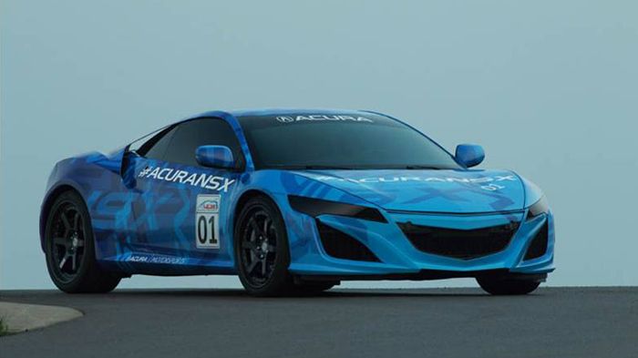 Το πρωτότυπο Honda NSX ντεμπούταρε στο Mid-Ohio «κόβοντας βόλτες» στην πίστα, προκειμένου να δοκιμαστεί στα τα διάφορα ζητήματα απόδοσης των μηχανικών συνόλων.